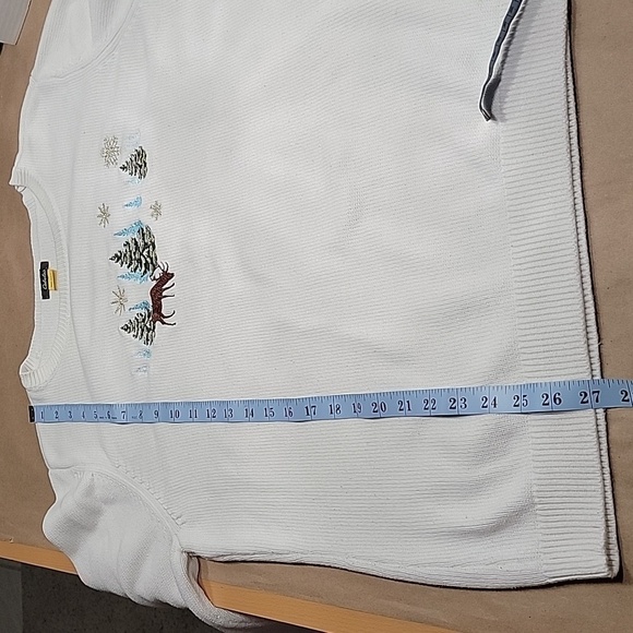 Cabelas, Size 2XL, Winter Scene Embroidered White Sweater, EUC - Picture 7 of 10